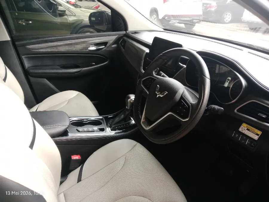Foto Mobil Bekas Kabin Depan Wuling Cortez 1.5 L T Lux tahun 2022